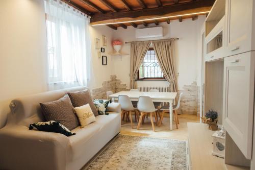 客房, Country Chic Pistoia-casa in campagna giardino, free parking, wi-fi in 聖洛克
