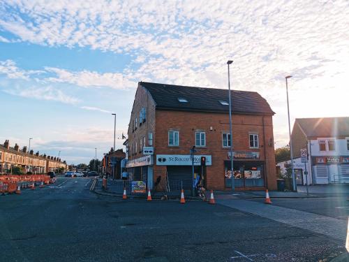 Bee Stays - Crossbar Hotel One-Bedroom Flats