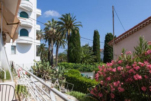 Juan Les Pins 500m from beaches 2 rooms appartment