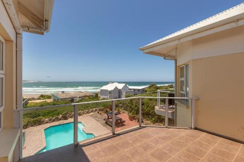 Swimming pool, Lyngenfjord House in Cape St. Francis