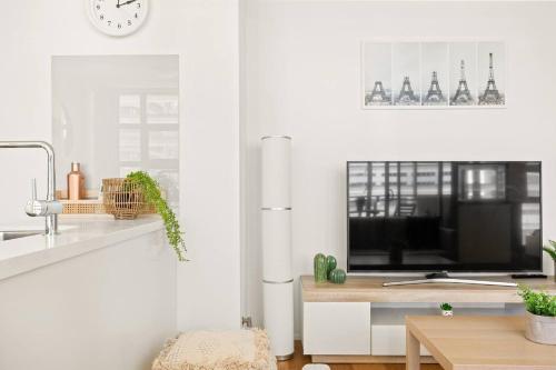 'Sussex Suite' Sunny City Living by Darling Harbour - image 8