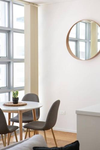 'Sussex Suite' Sunny City Living by Darling Harbour - image 2