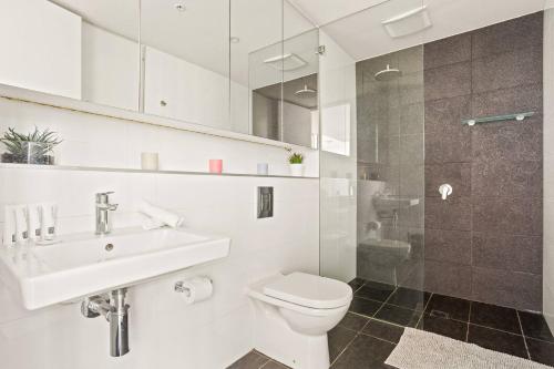 'Sussex Suite' Sunny City Living by Darling Harbour - main image
