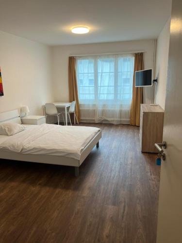 Zimmer mit geteiltem Bad & Küche - Apartment - Brugg