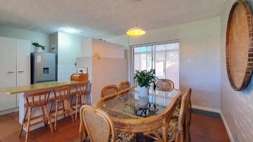 Kitchen, Escape to Paradise: Beachside Apartment in Jeffreys Bay