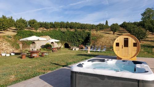 Pezsgőfürdő, Agriturismo Villa Caffarelli in Salice Terme