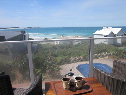 Swimming pool, Lyngenfjord House in Cape St. Francis