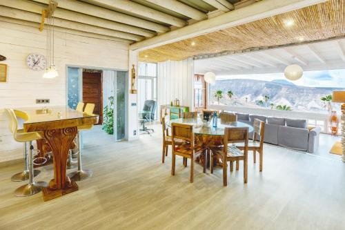 Eco Vineyard Cottage - Fantastic Views - 5 mins drive to Arrieta beach in Tabayesco