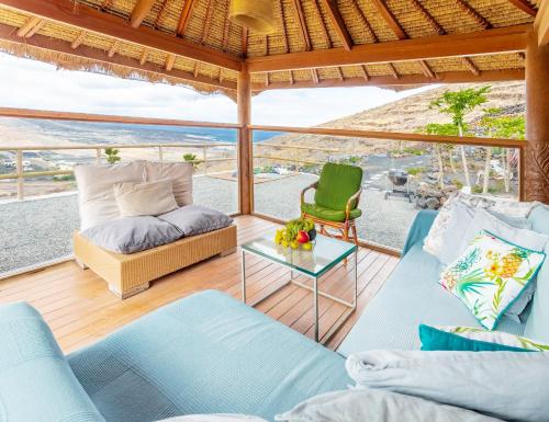 Eco Vineyard Cottage - Fantastic Views - 5 mins drive to Arrieta beach in Tabayesco