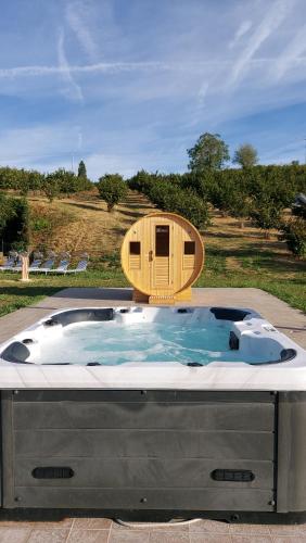 Pezsgőfürdő, Agriturismo Villa Caffarelli in Salice Terme