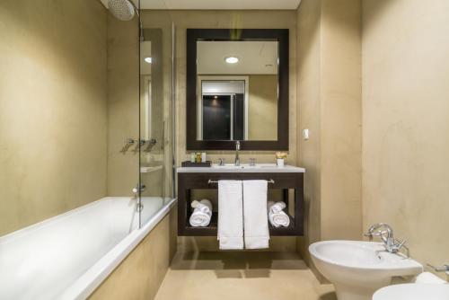 Universal Boutique Hotel Universal Boutique Hotel is a popular choice amongst travelers in Figueira Da Foz, whether exploring or just passing through. The hotel has everything you need for a comfortable stay. Facilities like 