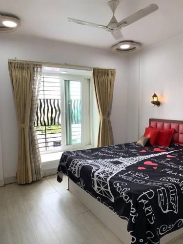 B&B Kolkata - Luxury 3BHK Aprtmnt City View Balcony HSpeed Wifi Free Parking - Bed and Breakfast Kolkata