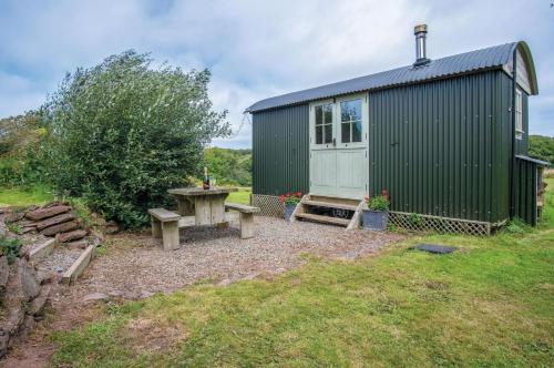 Haven View - 1 Bedroom Shepherds Hut - St Ishmaels