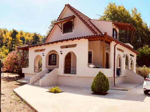 Cheerful artist villa in the genuine part of Evia Greece