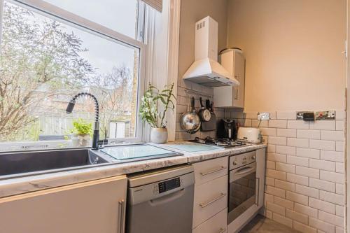 Charming 1 Bedroom Retreat in Central Windsor - By Tempstay, Windsor (Foto 5)