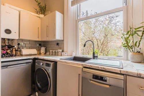 Charming 1 Bedroom Retreat in Central Windsor - By Tempstay, Windsor (Foto 9)