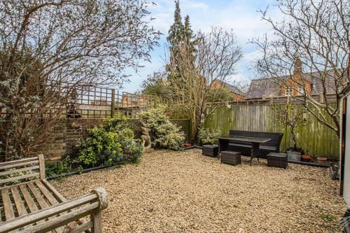 Charming 1 Bedroom Retreat in Central Windsor - By Tempstay, Windsor (Foto 6)