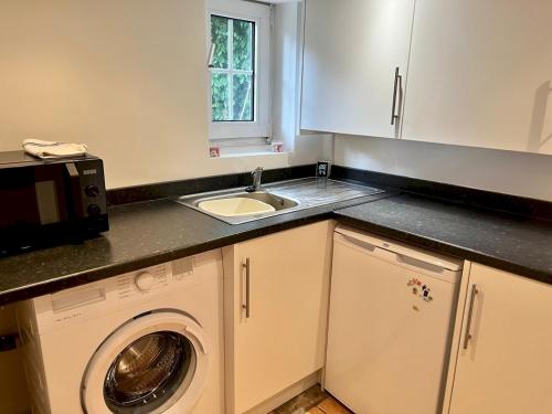 Pass the Keys Cosy one bed flat with parking and scenic views