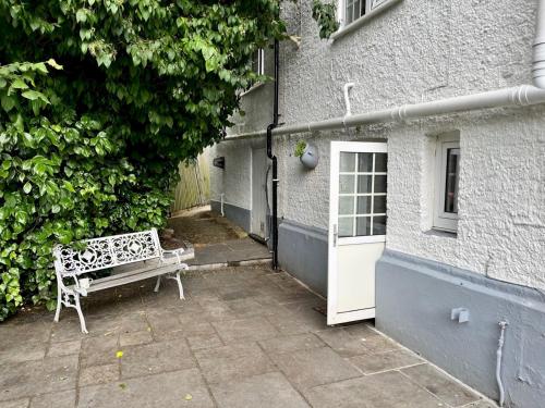 Pass the Keys Cosy one bed flat with parking and scenic views