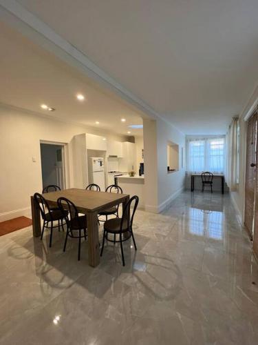 Close to CBD Renovated Cottage in Prospect