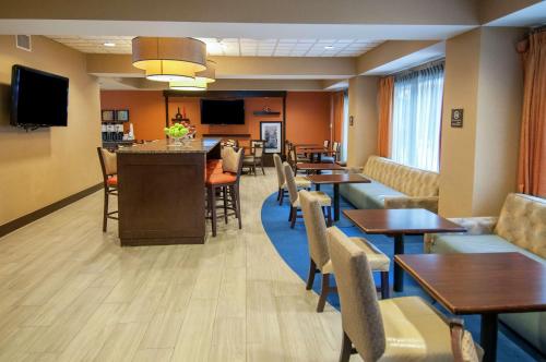 Hampton Inn Metairie - image 6