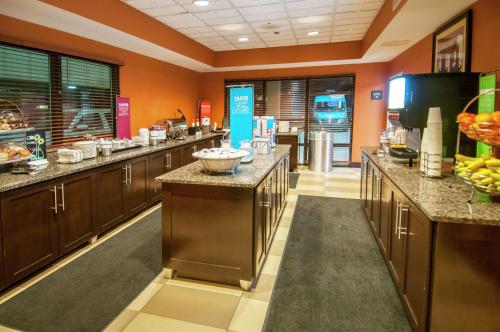 Hampton Inn Metairie - image 8