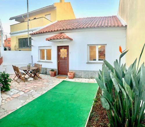 Cozy house w/ garden in Cascais