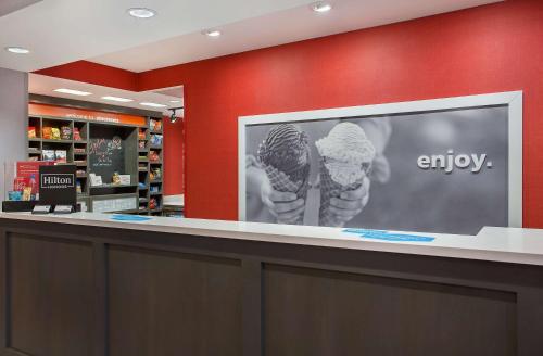 Hampton Inn Vincennes - image 7