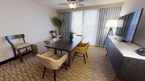 Embassy Suites By Hilton Hotel Oklahoma City-Will Rogers Airport