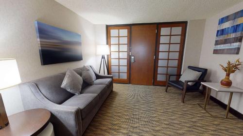 Embassy Suites By Hilton Hotel Oklahoma City-Will Rogers Airport