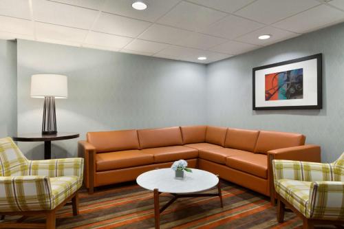 Embassy Suites By Hilton Hotel Oklahoma City-Will Rogers Airport