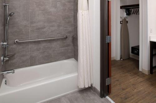 DoubleTree by Hilton Olympia - image 8