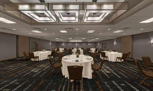 Embassy Suites Oklahoma City Will Rogers World Airport - image 7