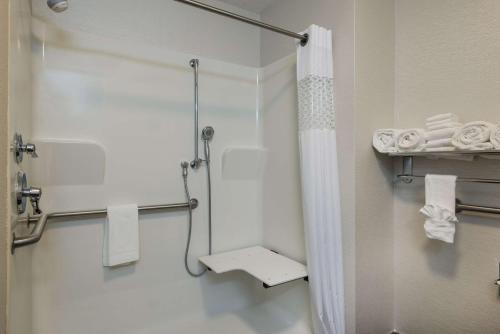Hampton Inn Bellevue - image 11