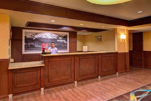 Hampton Inn & Suites Ontario - image 12