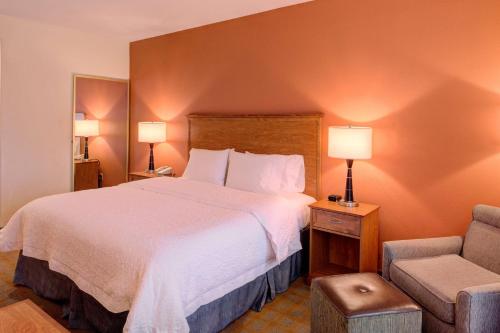 Hampton Inn & Suites Ontario