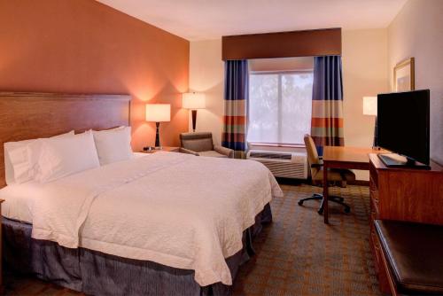 Hampton Inn & Suites Ontario