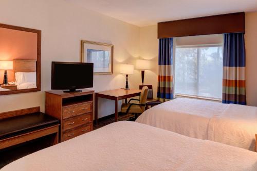 Hampton Inn & Suites Ontario