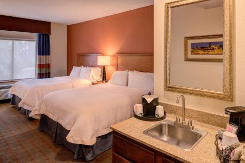 Hampton Inn & Suites Ontario