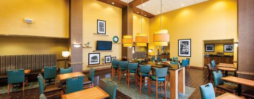 Hampton Inn & Suites Chesapeake-Square Mall