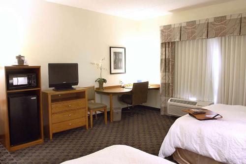 Hampton Inn & Suites Chesapeake-Square Mall