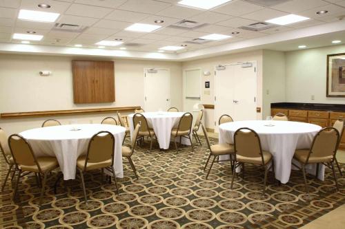 Hampton Inn & Suites Chesapeake-Square Mall