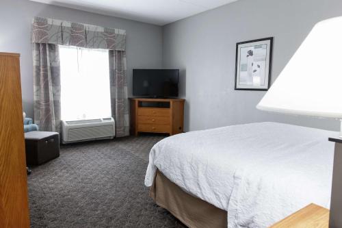 Hampton Inn & Suites Chesapeake-Square Mall