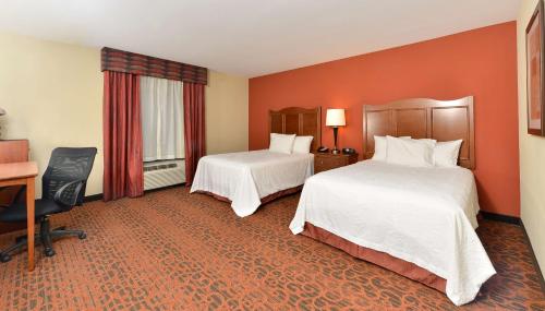 Hampton Inn Ottumwa - image 12