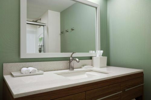 Home2 Suites by Hilton Philadelphia Convention Center - image 13