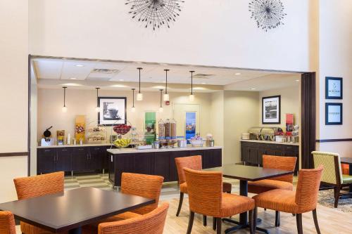 Hampton Inn & Suites Philadelphia Montgomeryville - image 11