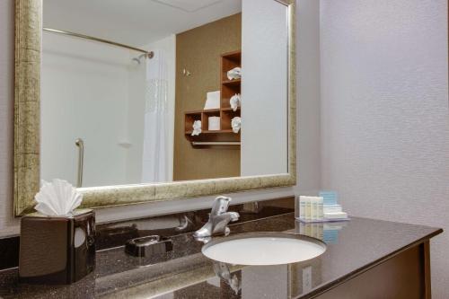 Hampton Inn & Suites Philadelphia/Bensalem - image 6