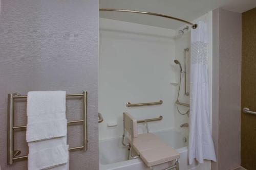 Hampton Inn & Suites Philadelphia/Bensalem - image 6