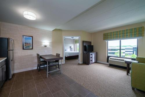 Hampton Inn & Suites Valley Forge/Oaks - image 14