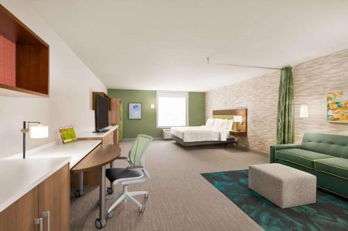 King Suite - Mobility Access/Non-Smoking image 2